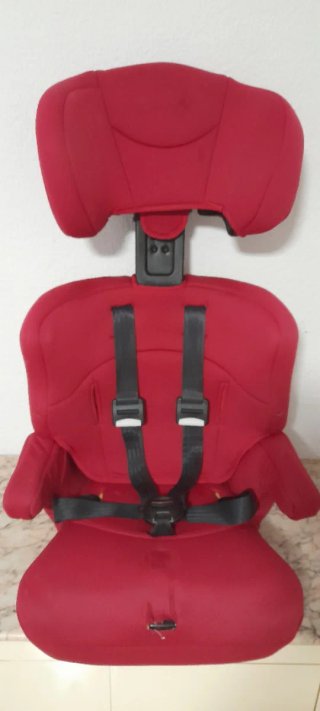 Silla de coche para bebé color rojo