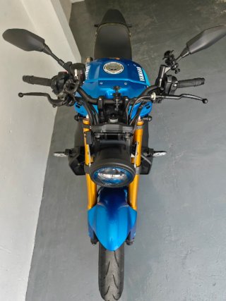 Yamaha XSR900 Azul y Dorado 2023 Impecable
