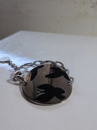 Pulsera con diseño de mariposas