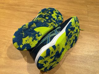 Zapatillas de pádel azules y verdes