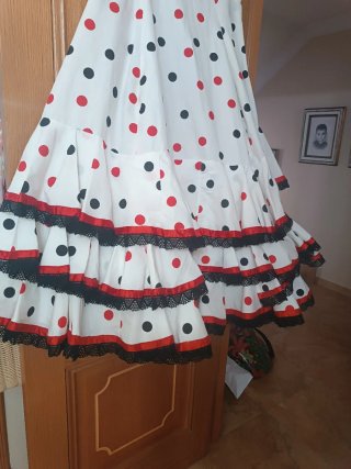 Conjunto, de falda y blusa , con tela, sobran te ,