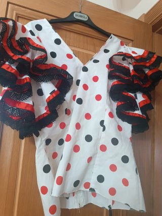 Conjunto, de falda y blusa , con tela, sobran te ,