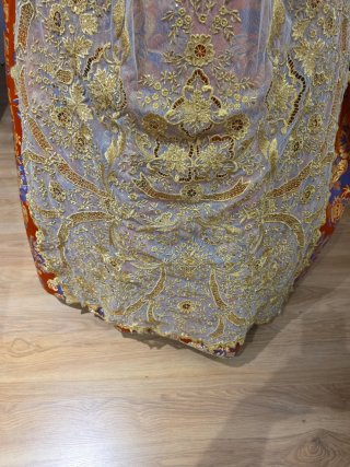 Traje de Fallera naranja y dorado