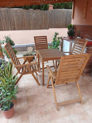Lote 4 Sillas, Mesa y cojines Nanmaro Madera. Ikea