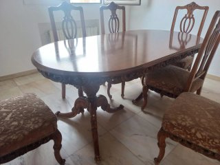 Mesa de comedor y 6 sillas de madera