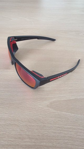 Gafas de Sol Prada Negras y Rojo