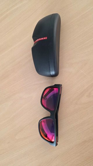 Gafas de Sol Prada Negras y Rojo