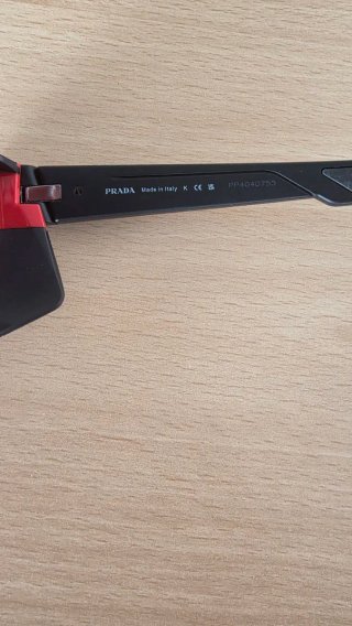 Gafas de Sol Prada Negras y Rojo