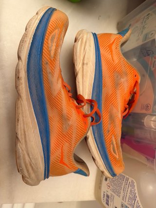 Zapatillas Hoka Naranja y Azul