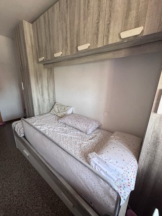 Dormitorio juvenil: 2 camas, 2 armarios