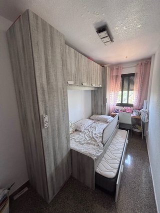 Dormitorio juvenil: 2 camas, 2 armarios