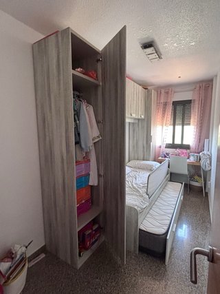 Dormitorio juvenil: 2 camas, 2 armarios