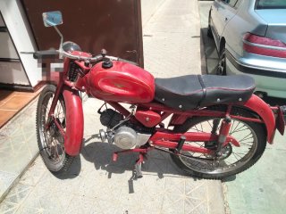 Moto Guzzi Cardelino 73 CC 1966 color Rojo.