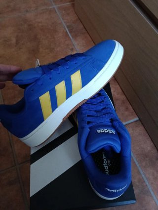 Zapatillas Adidas nuevas 44