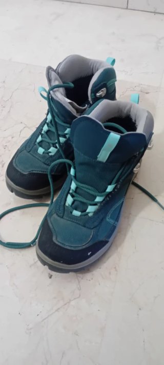 Botas de montaña verdes