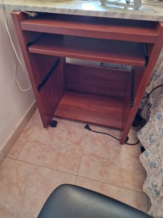regalo Escritorio madera  con ruedas. Último día m