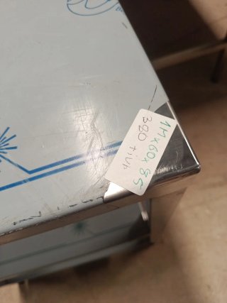 MESA ACERO CON ESTANTES MIRA MI PERFIL