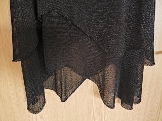 Falda gris de brillo con volantes de Zara
