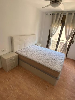 Base de cama con colchón