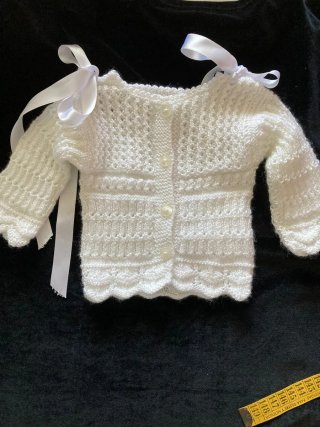 Chaqueta bebé punto blanco lazos años 80