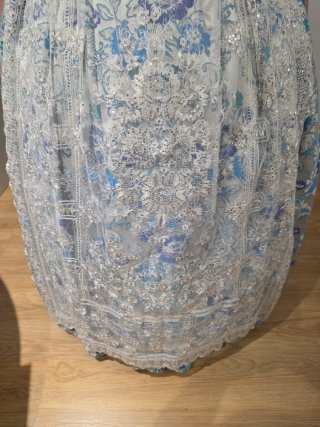 Traje de fallera azul y plata
