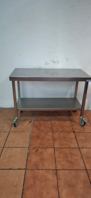 Mesa de trabajo acero inoxidable con ruedas