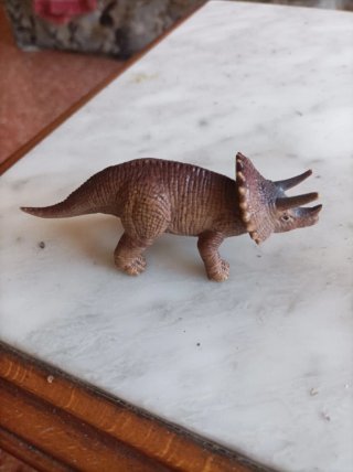Figura Dinosaurio Triceratops