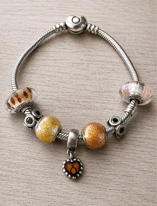 Pulsera Pandora Corazón y Abalorios