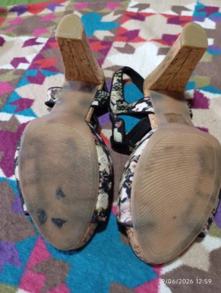Sandalias de encaje floral