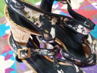 Sandalias de encaje floral