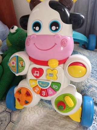 Andador musical para bebé con forma de vaca