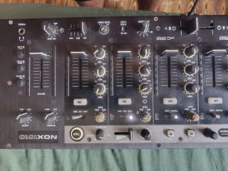 Behringer NOX1010 Mixer DJ 4 Canali