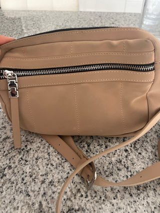 Bolso bandolera beige acolchado