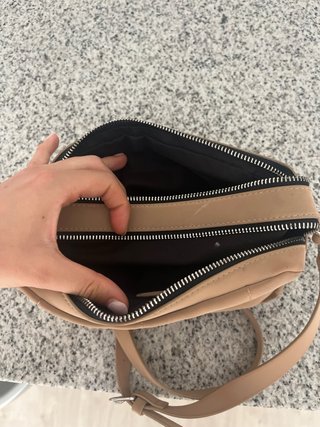 Bolso bandolera beige acolchado