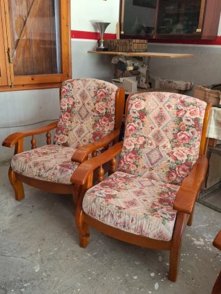 Sofá de pino con tapicería floral