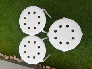 3 Taburetes IKEA MARIUS blancos apilables