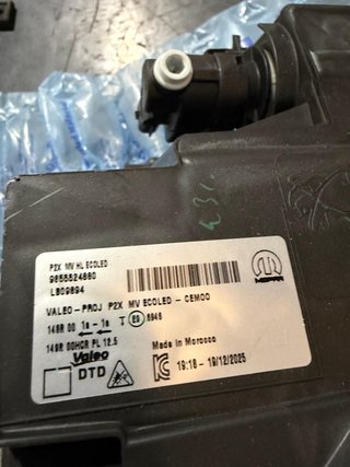 FARO DELANTERO DERECHO PEUGEOT 2008 AÑO 2024