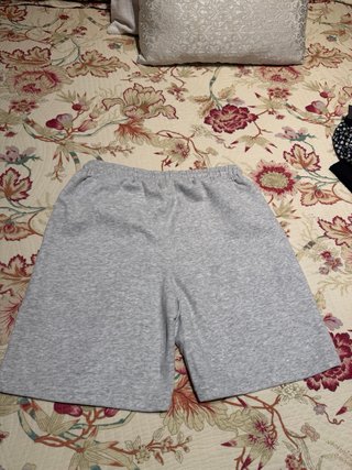 Pantalones cortos grises con logo