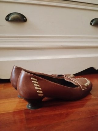 Zapatos de tacón marrones para mujer