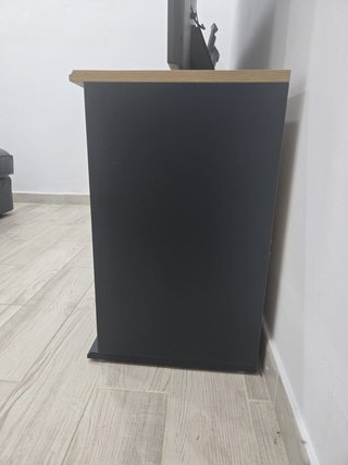 Mueble TV efecto roble y perfilados