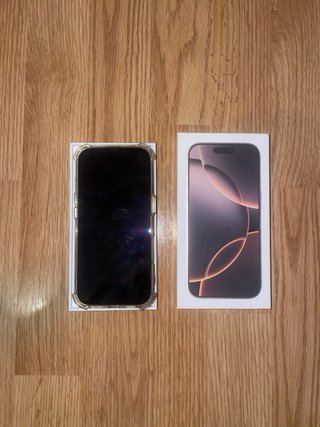iPhone 16 Pro 256GB Dorado con Garantía Protector