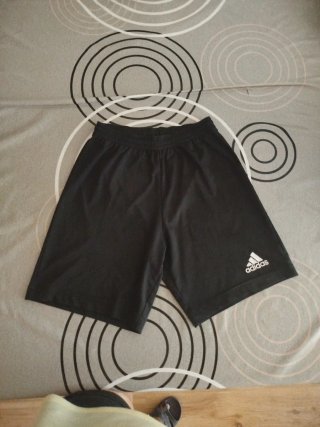 Pantalón corto negro Adidas talla xs, 14 años.