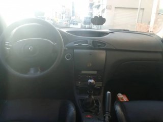Renault Laguna 2003 en buen estado en general
