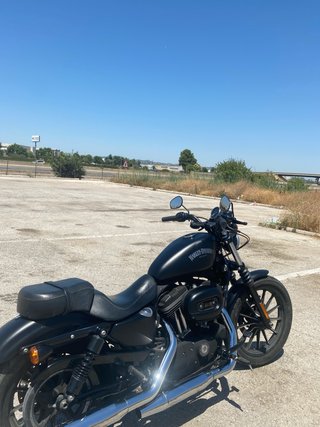 Harley Davidson Iron 883 Negra