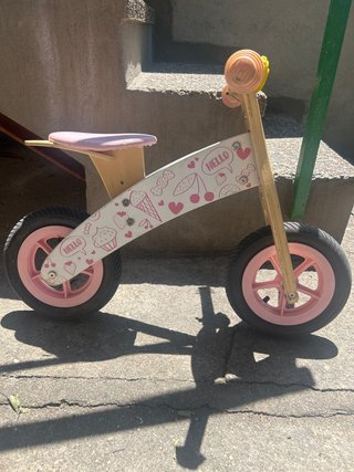Bicicleta de madera para niña