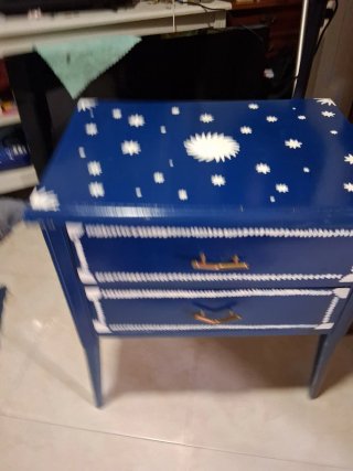 Cajonera azul con estrellas