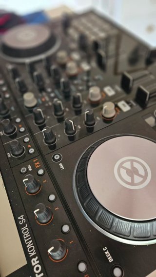 Controladora DJ Traktor Kontrol S4 MK2