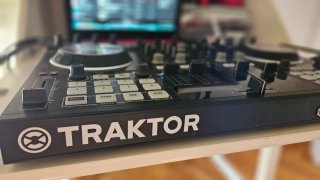 Controladora DJ Traktor Kontrol S4 MK2