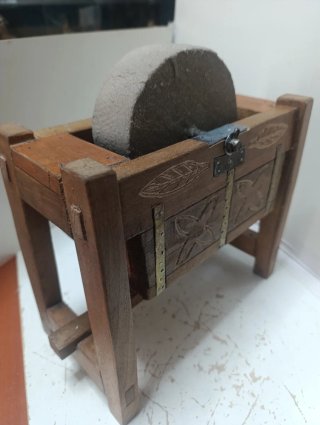 Muela de Afilar / Molejón Antiguo de Sobremesa - M