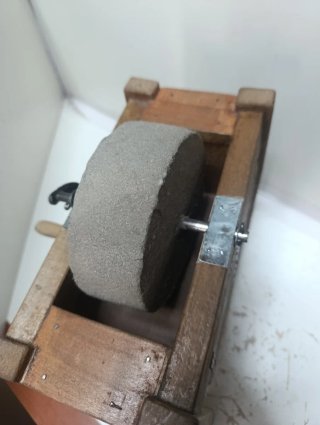 Muela de Afilar / Molejón Antiguo de Sobremesa - M